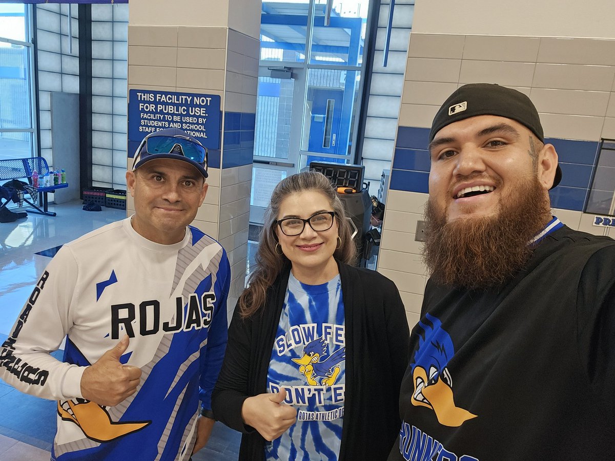 When your coaches greet you with a Friday gift..  you put it on! Grateful to sport my first Rojas shirt! #Friyay #BeaksUp #TeamSISD