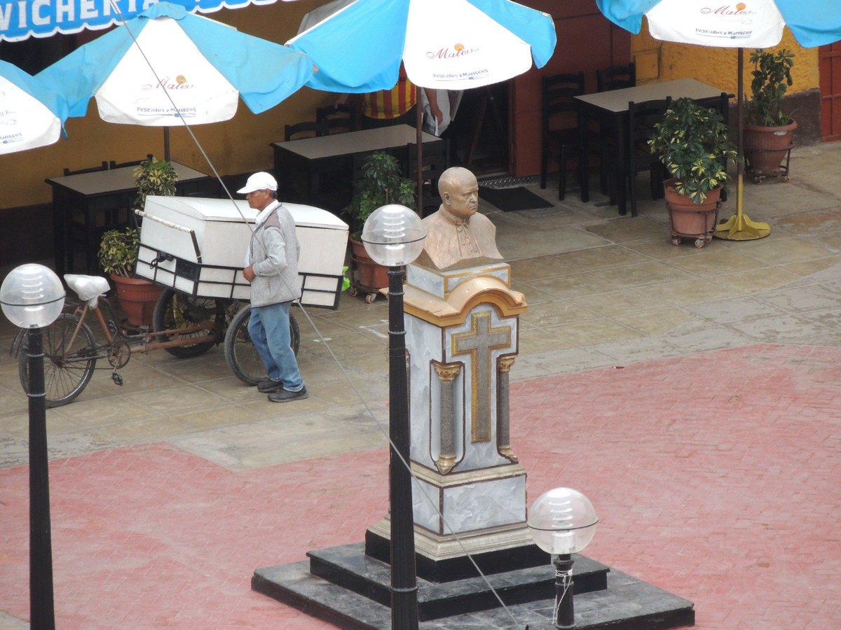 Hoy es el Día del Patrimonio Cultural Inmaterial que incluye gastronomía, técnicas artesanales y festividades religiosas¿Que ha hecho nuestra autoridad aparte de su aprovechamiento político? ¿Que ha hecho el <a href="/MinCulturaPe/">Ministerio de Cultura del Perú</a> para proteger la intangibilidad de nuestras plazas?