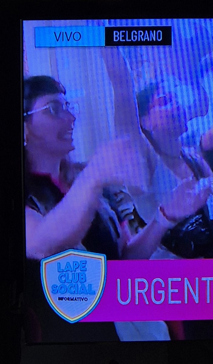 LaEclectica's tweet image. Siempre rompen todo. Hasta se rién cuando lo hacen. Y siempre hay una flequillo, no falla. 
#ANDIS