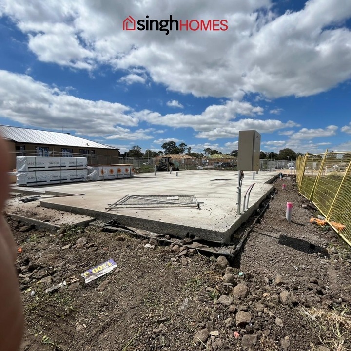 singhhomesmel's tweet image. From slab to skyline! Watch Wollert rise as walls go up in just days – progress in motion!

Call us at 1300 982 098 or visit at singhhomes.com.au to start building your dream home. 

#wollert #underprogress 
#melbournehomes #Melbourne #Home #HomeDesign #CustomHome