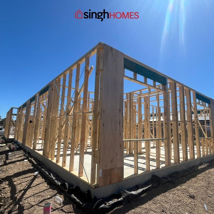 singhhomesmel's tweet image. From slab to skyline! Watch Wollert rise as walls go up in just days – progress in motion!

Call us at 1300 982 098 or visit at singhhomes.com.au to start building your dream home. 

#wollert #underprogress 
#melbournehomes #Melbourne #Home #HomeDesign #CustomHome