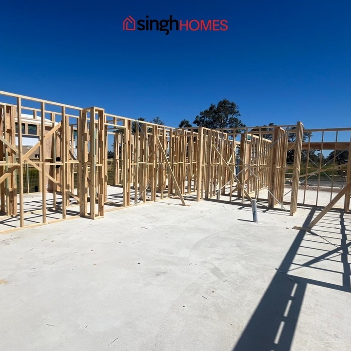 singhhomesmel's tweet image. From slab to skyline! Watch Wollert rise as walls go up in just days – progress in motion!

Call us at 1300 982 098 or visit at singhhomes.com.au to start building your dream home. 

#wollert #underprogress 
#melbournehomes #Melbourne #Home #HomeDesign #CustomHome