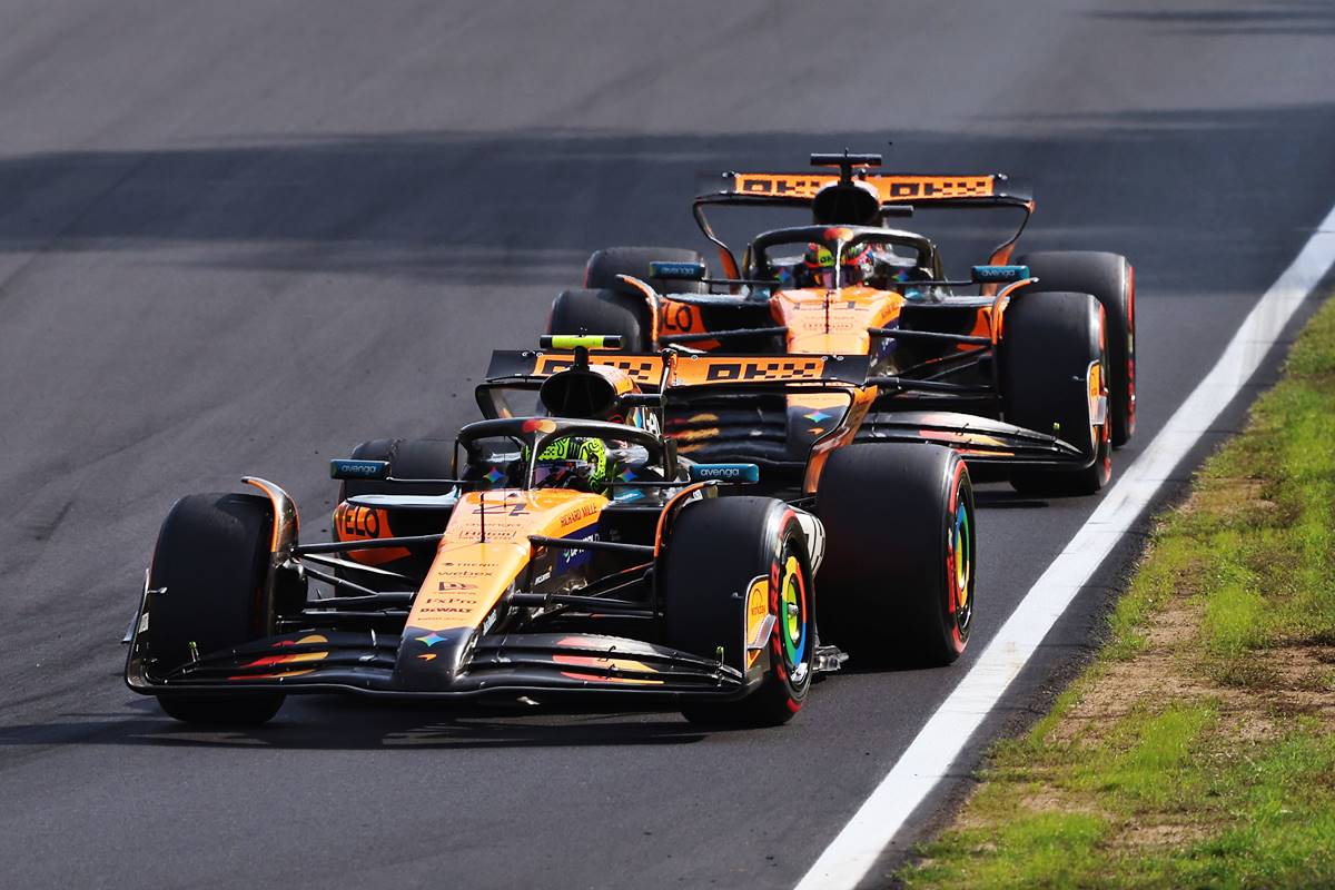 🏁 #McLaren enfría la lucha entre #OscarPiastri y #LandoNorris: las “#PapayaRules” siguen vigentes. Más info con un click aquí 👉 wp.me/pabQqR-tIi