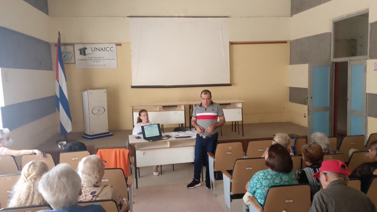El MSc. Pedro Martínez, comparte en la #SOCICTHolguin experiencias académicas y culturales enriquecedoras como profesional e investigador VIII  Congreso Internacional de Investigación e Innovación #UniandesQuevedo2025
#UCMHo #luciaucmhlg #FlorElen2 #HolguínSí #tecnoeducahlg