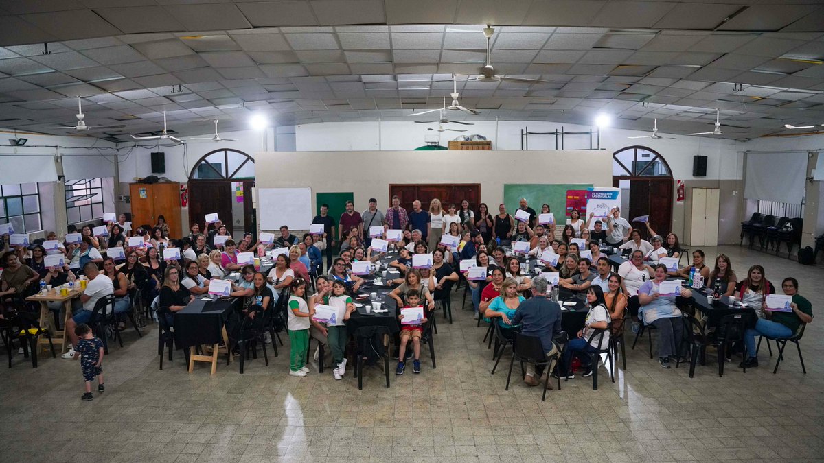 fmoreiraok's tweet photo. Estuve con representantes de 60 cooperadoras escolares en la Primaria 3 de Villa Ballester, donde compartimos un encuentro organizado por el Consejo Escolar en el marco del Día de las Cooperadoras.

Son espacios que nosotros valoramos muchísimo en San Martín, porque tienen que ver con el esfuerzo colectivo de la comunidad para fortalecer la educación pública.

#ComunidadActiva