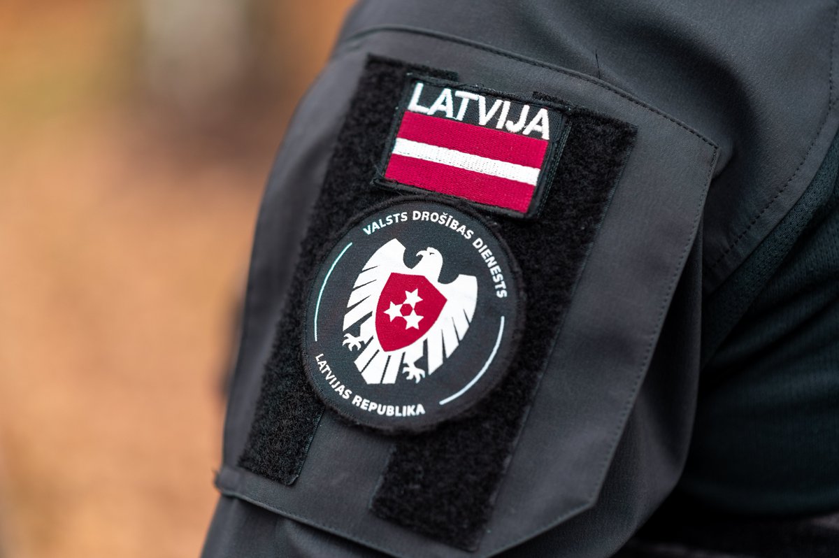 Valsts_drosiba's tweet photo. VDD šā gada 17. oktobrī  ir uzsācis kriminālprocesu pret Latvijas valstspiederīgo, kurš vilcienā Šveicē verbāli uzbruka ukraiņu ģimenei. Vairāk: https://t.co/pTDWgqwlnF https://t.co/VwenDJuJJ8