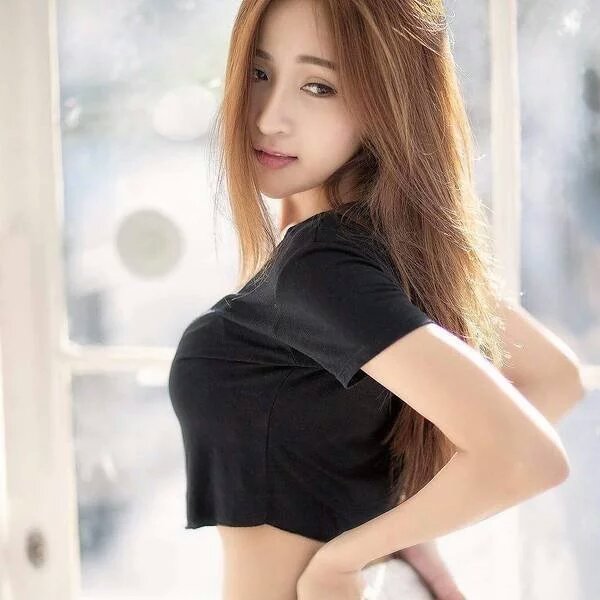 mikezhang888's tweet image. Sharing four pictures of attractive busty beauties with my fans.