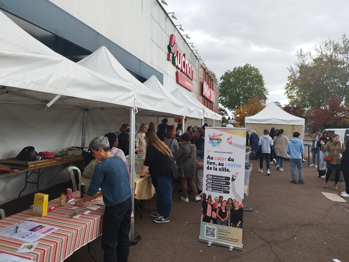 Beaucoup de monde à la fête de la soupe chez nous à Val-de-Reuil 
<a href="/MA_Jamet/">Marc-Antoine JAMET</a>