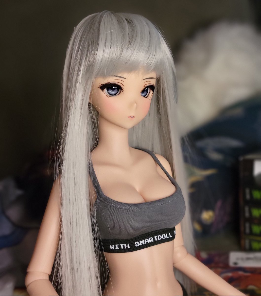 Silver wig for Elaina showed up. Omg she looks so gorgeous 😭❤️