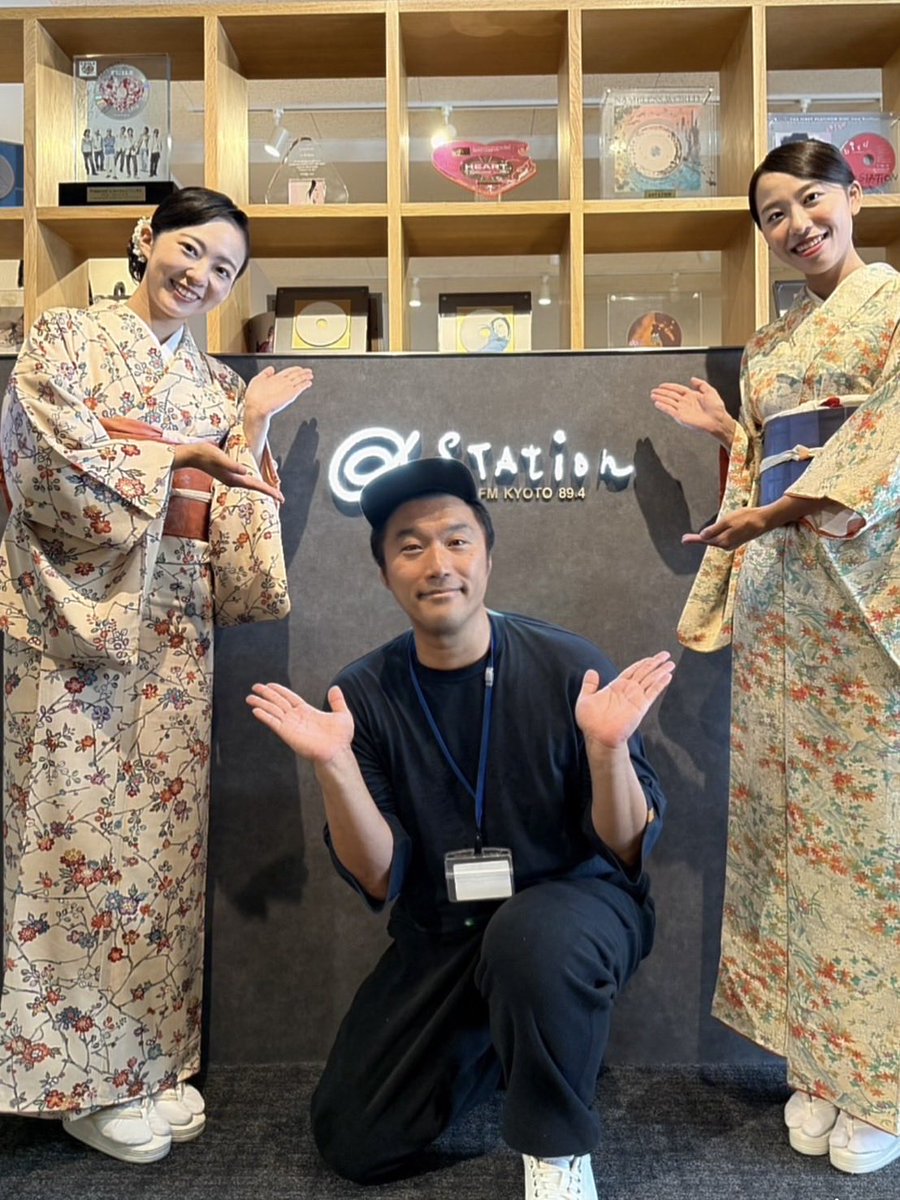 美品未着用 着物“空色×菊でポンポンを持って誰かを応援する気分”色無地 T-21 美品未着用 着物“空色×菊でポンポンを持って誰かを応援