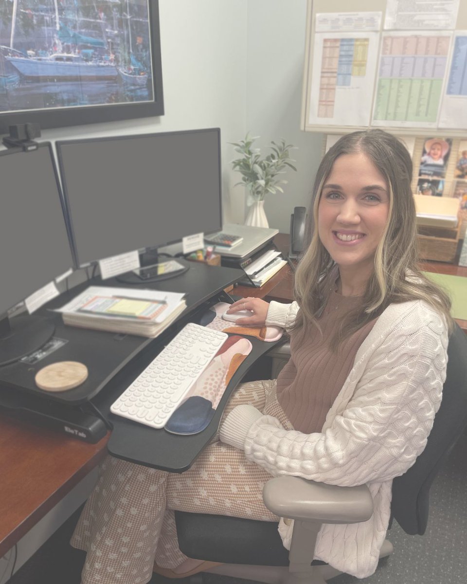 _bekins's tweet photo. Meet the Bekins Team! Sienna is our Customer Care Assistant Manager and has been with Bekins for 3 years!

She is detail-oriented, strives to always listen attentively, and is quick at thinking on her feet.

Sienna loves being outside with her family &amp; walks on the beach!🏖️ https://t.co/mnwoeremOl