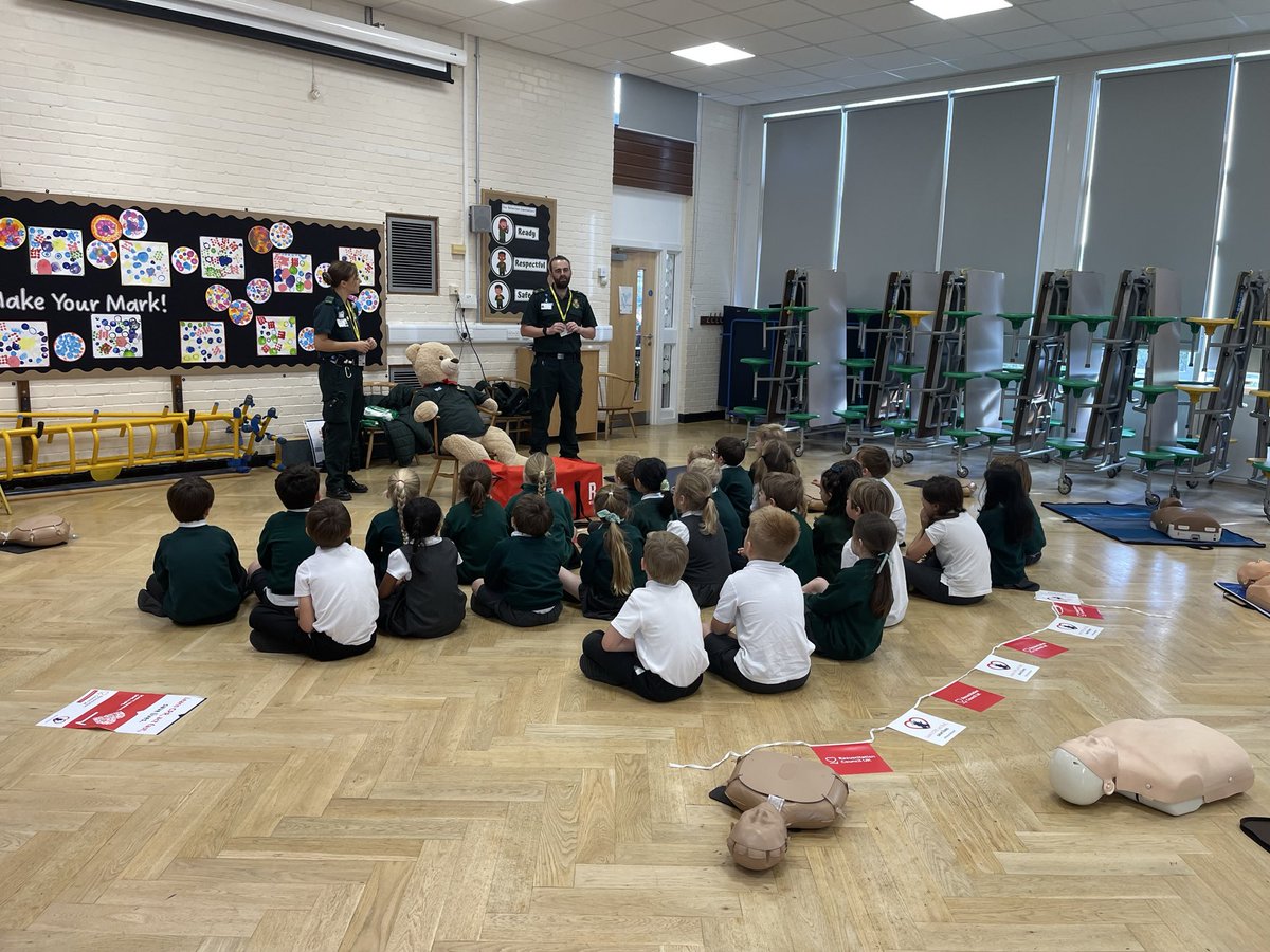 Summercroft1's tweet photo. We were so grateful yesterday to have a visit from @EastEnglandAmb to teach our children CPR for #RestartAHeartDay Such a vital life skill to have https://t.co/4PGR1uwPzi