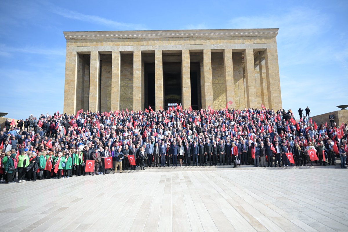 Türkiye Emekli Astsubaylar Derneğinin 41. kuruluş yıldönümü ve Astsubaylar Gününde Anıtkabir'e ülkenin dörtbir yanından gelen ve bizleri yalnız bırakmayan meslektaşlarımıza ve değerli eşlerine teşekkürler.