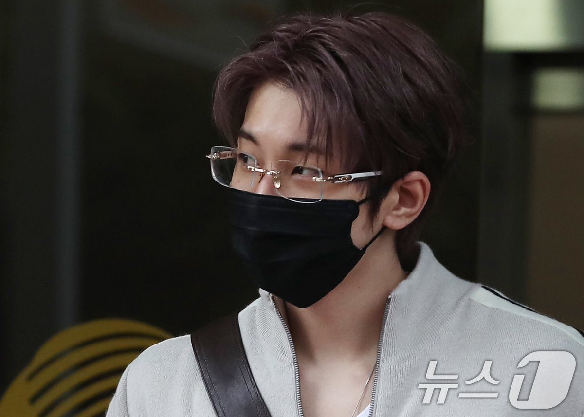 one year ago today since this iconic wonwoo look with his purple hair and rimless glasses 💟