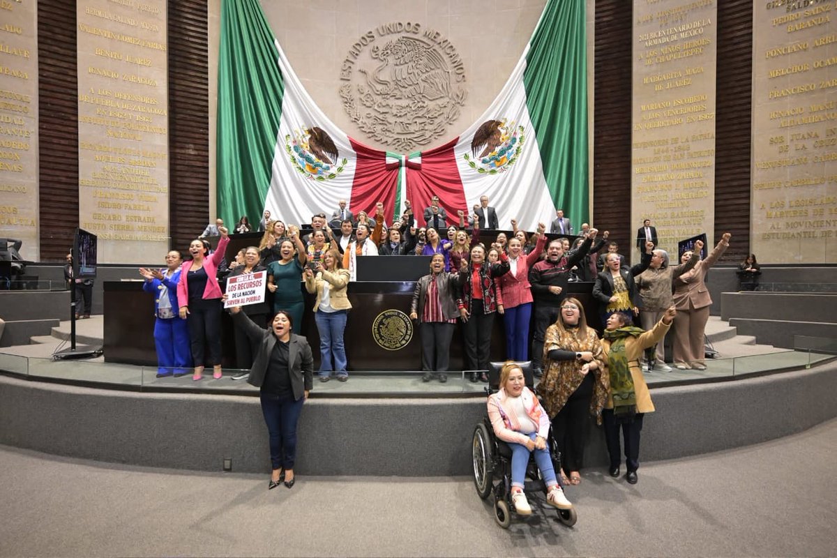 Pasadas las 2 a.m. aprobamos el dictamen del IEPS, instrumento fiscal muy relevante para el Estado mexicano.
<a href="/DiputadosMorena/">Tus Diputadas y Diputados Morena</a> actuamos con calma y prudencia, respaldando a la Presidenta <a href="/Claudiashein/">Claudia Sheinbaum Pardo</a> quien fortalece al país con resultados. 💪🏼

#DiputadaFederal 
#AriadnaBarrera