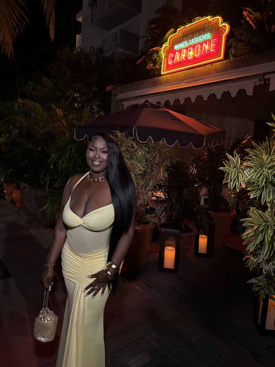 TatyRAW's tweet photo. Bitches say I think I’m the shit AND DO and IS know you bitches can’t live🤏🏾💛 #libraQueen https://t.co/D1Rdr7vCAI