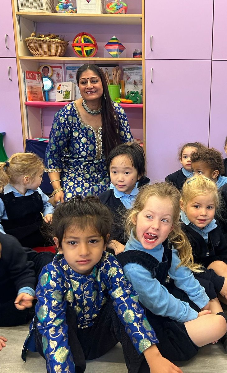 LittleUptonUHS's tweet image. 🪔 A huge thank you to one of our wonderful parents for coming in to share all about Diwali! Oaks loved learning about the Festival of Light and exploring the beautiful resources. Wishing everyone a joyful Diwali celebration! ✨ #DiwaliCelebration #NurseryFun @UptonHouseSch
