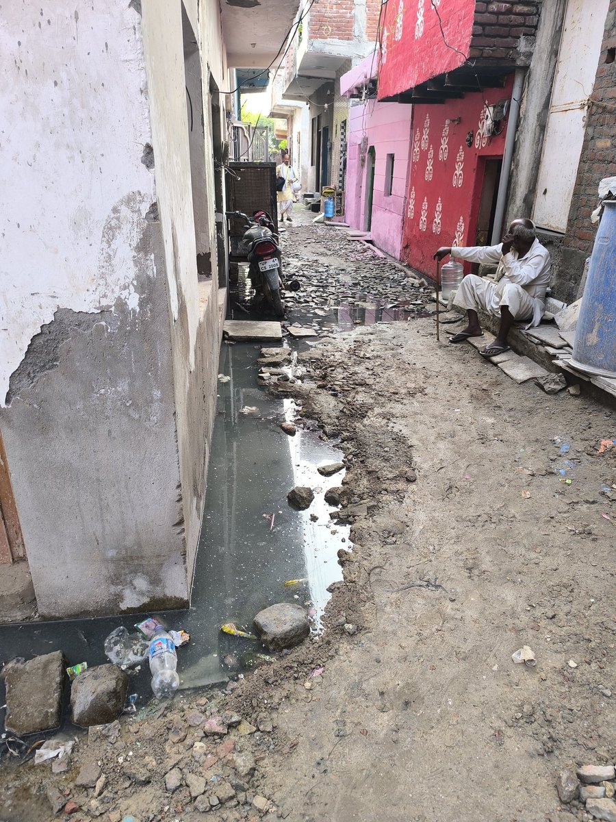ShivamPand76660's tweet image. This is the condition of Sorkha Village, Noida Sec 115 — no proper sewer system, no electricity poles, broken roads, and open drainage everywhere. Residents deserve better living conditions! @noida_authority
#Noida #SorkhaVillage #BasicNeeds @CeoNoida
@NoidaCitiforum