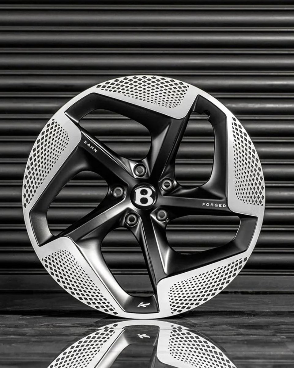 ProjectKahn's tweet image. Bentley Bentayga (2020-Present) - Type 8 Forged Alloy Wheels

Size (Front): 9.5 x 22&quot;
Size (Rear): 11 x 22&quot;
Colour: Satin Black / Diamond Cut

Copyright Design by KAHN®

See more: projectkahn.com/collections/be…

#BentleyBentayga #KahnDesign #LuxurySUV #ForgedAlloys #BentaygaCustom