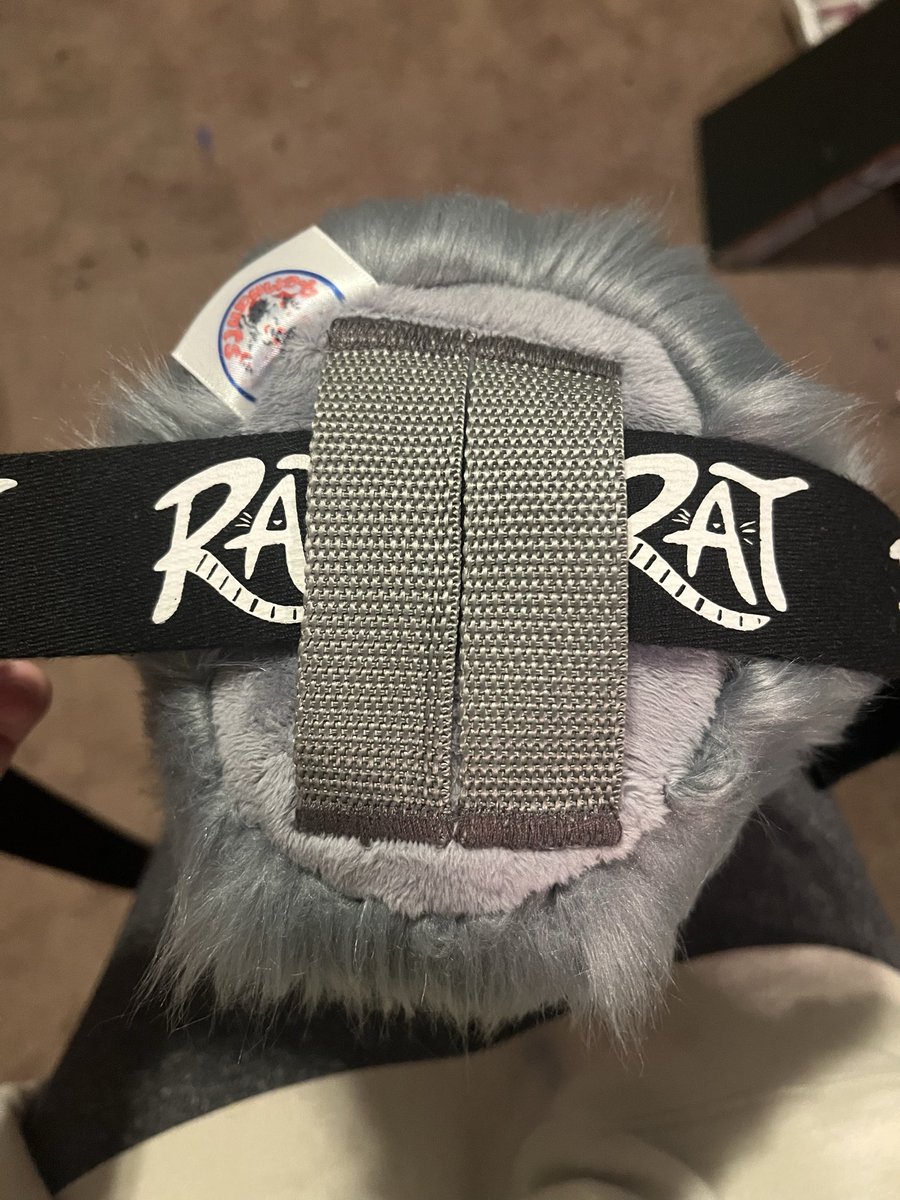 ⭐️Custom severed tail c0mmissi0n for <a href="/LupoPossum/">Lupo!</a> !

⭐️Made with blue grey luxury shag, papaya, white and scarlet minky 

⭐️can be worn in either direction to hang done or straight up!

⭐️Also features a big squeaker in the end where the “meat” is🍖