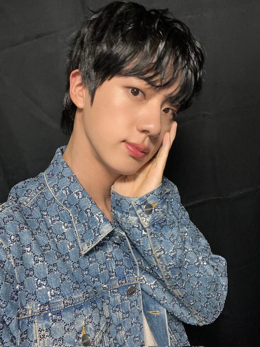 I’m voting #Jin for the #2025MAMAVOTE