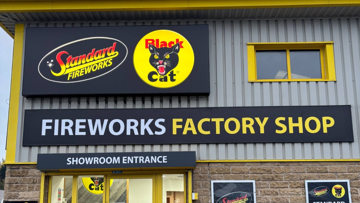 🔥 BOOM! The wait is over! We are ready for you.

Our new shop opens Saturday 18th October at 10am, just in time for Diwali weekend! HD2 1XL.

Pop by, pick your favourites, and get ready to make this year’s celebrations unforgettable! 🎆

#Fireworks #Huddersfield #Diwali