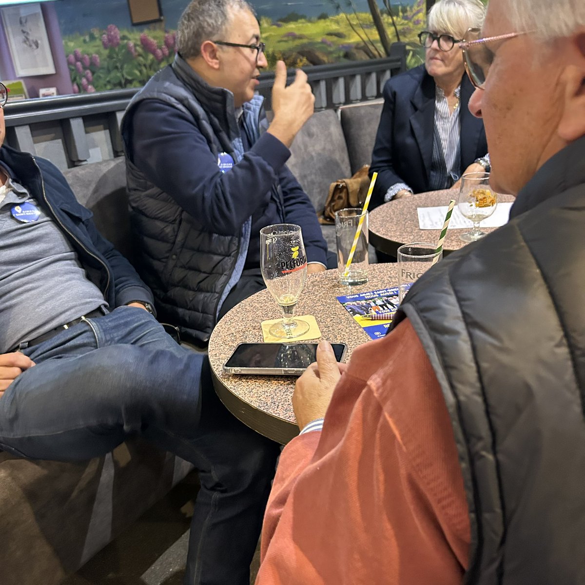 📆 4ème café citoyen hebdomadaire dans les quartiers de Saint-Brieuc autour de nos priorités : cette semaine à La Croix Saint-Lambert !

👉 Sécurité, Attractivité, Mobilités : les diagnostics et les idées sont riches des expériences de ville des participants.