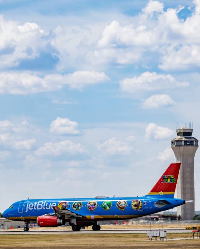 AustinAirport's tweet image. We have officially been blessed by the one and only Super Mario. We’re feeling invincible already. 🌟

📸 v01ce on IG
#flyaustin #planespotter #aviation #supermario #nintendo