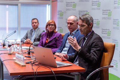 GZS predstavila 10-letni gospodarski program razvoja 🇸🇮 "𝐌𝐚𝐝𝐞 𝐢𝐧 𝐒𝐥𝐨𝐯𝐞𝐧𝐢𝐚 𝟐𝟎𝟑𝟓" 👉 𝟴 𝘀𝘁𝗿𝗮𝘁𝗲𝘀̌𝗸𝗶𝗵 𝗴𝗼𝘀𝗽𝗼𝗱𝗮𝗿𝘀𝗸𝗶𝗵 𝗽𝗮𝗻𝗼𝗴, 𝗻𝗮𝗰̌𝗿𝘁𝗼𝘃𝗮𝗻𝗶𝗵 𝟭𝟵,𝟮 𝗺𝗿𝗱 𝗘𝗨𝗥 𝗶𝗻𝘃𝗲𝘀𝘁𝗶𝗰𝗶𝗷, 𝟴𝟴 𝘂𝗸𝗿𝗲𝗽𝗼𝘃 media.gzs.si/made-in-sloven…