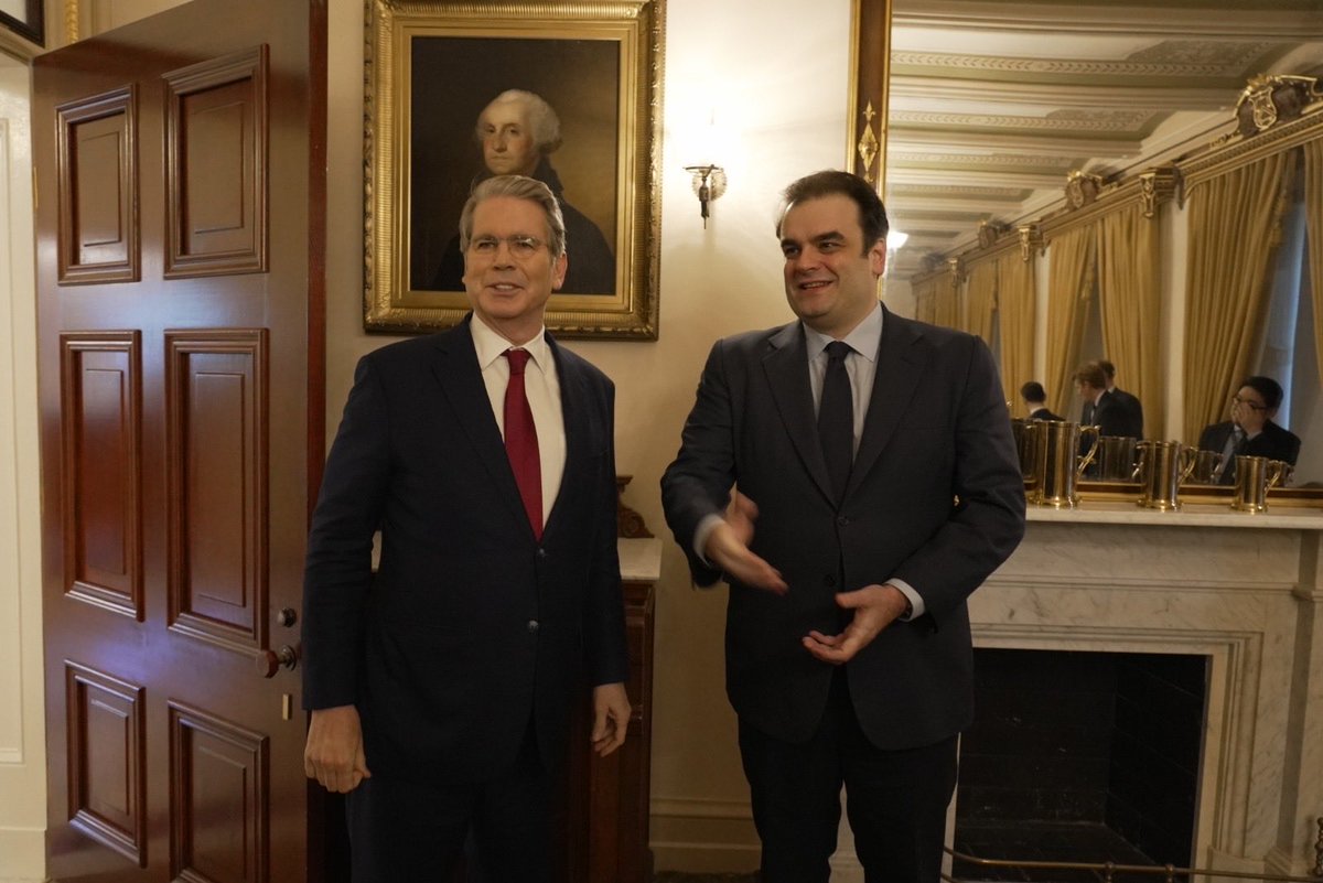 Παρουσίασα στον ομόλογό μου την πρόοδο της χώρας στο πεδίο της δημοσιονομικής σταθερότητας και της προσέλκυσης επενδύσεων και συζητήσαμε για την περαιτέρω ενίσχυση των οικονομικών σχέσεων Ελλάδας–ΗΠΑ, με έμφαση στην τεχνολογική καινοτομία και τις ενεργειακές υποδομές.