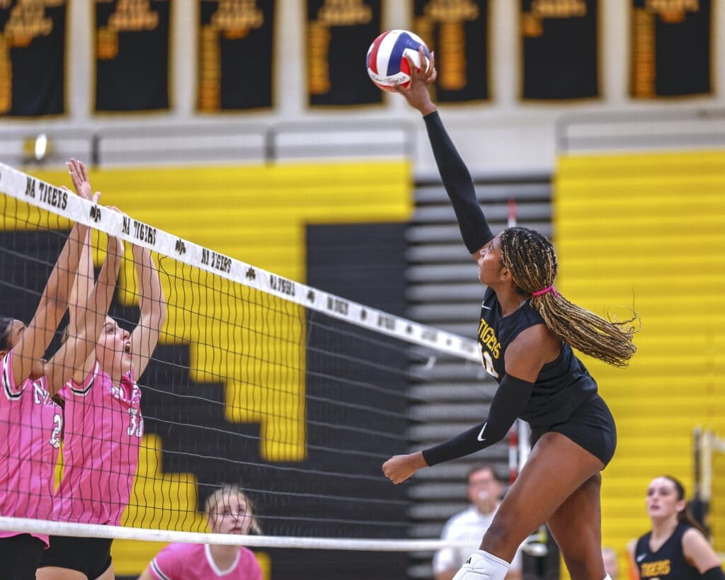 Girls Volleyball Recap: <a href="/nagirlsvb/">NA Girls’ Volleyball</a> sweep Trojanettes to cap regular season

🔗: athletics.northallegheny.org/news/tigers-sw…