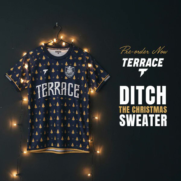 Champchatpod24's tweet image. 🎁 𝗙𝗥𝗘𝗘 𝗚𝗜𝗩𝗘𝗔𝗪𝗔𝗬! 🎁

In partnership with @theterracestore, we're giving away a special Christmas-themed football shirt! 👕

To enter:

🔁 Repost this post
📱 Follow @Champchatpod24 and @theterracestore

🗓️ Winner announced on October 20

Good luck! 🙌