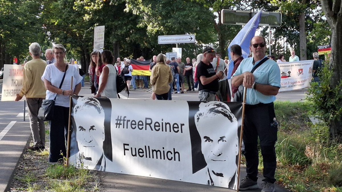 📢 Mahnwache in Bremervörde
📅 Samstag, 18. Oktober 2025
🕔 17:00 – 18:00 Uhr
📍 Ecke Wesermünder Str. (B71) / Am Steinberg

Morgen findet in Bremervörde die Mahnwache für Reiner Füllmich statt.
Er sitzt weiterhin in der JVA Bremervörde openpetition.de/!free25

#freereiner