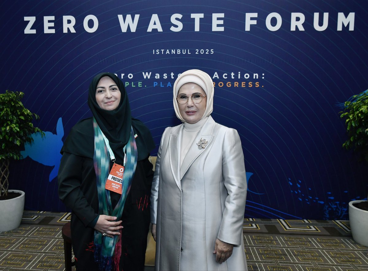 Uluslararası Sıfır Atık Forumumuz vesilesiyle ülkemizi ziyaret eden İran Cumhurbaşkanı Yardımcısı, Çevreyi Koruma Kurumu Başkanı Shina Ansari ile bir araya gelmekten mutluluk duydum. #ZeroWasteForum