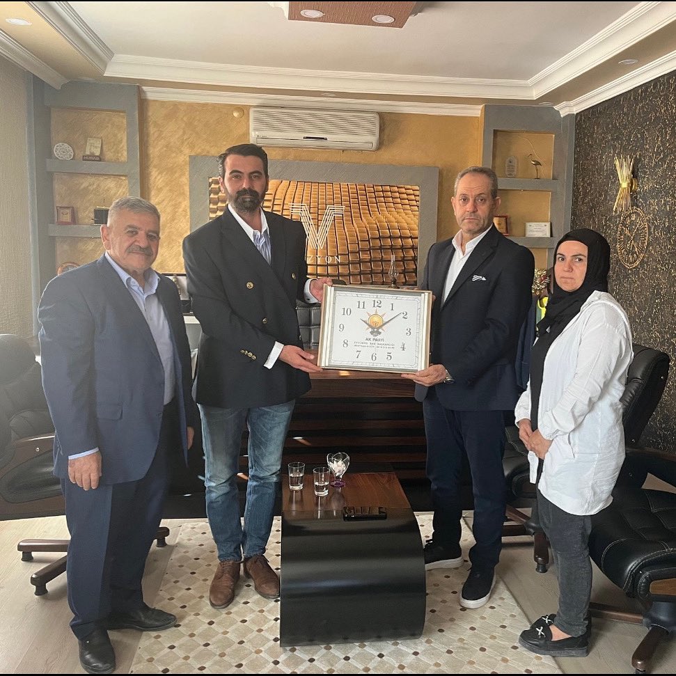 MithatARHAN's tweet photo. AkEyyübiye ilçe yönetimi ziyaretimize teşrif ettiler.Nazik ziyaretleri ve gönülden sohbetleri için teşekkür ediyorum.@milhamigunbegi @ElgunSuleyman @EyyubiyeAkParti https://t.co/561LtGRhAA