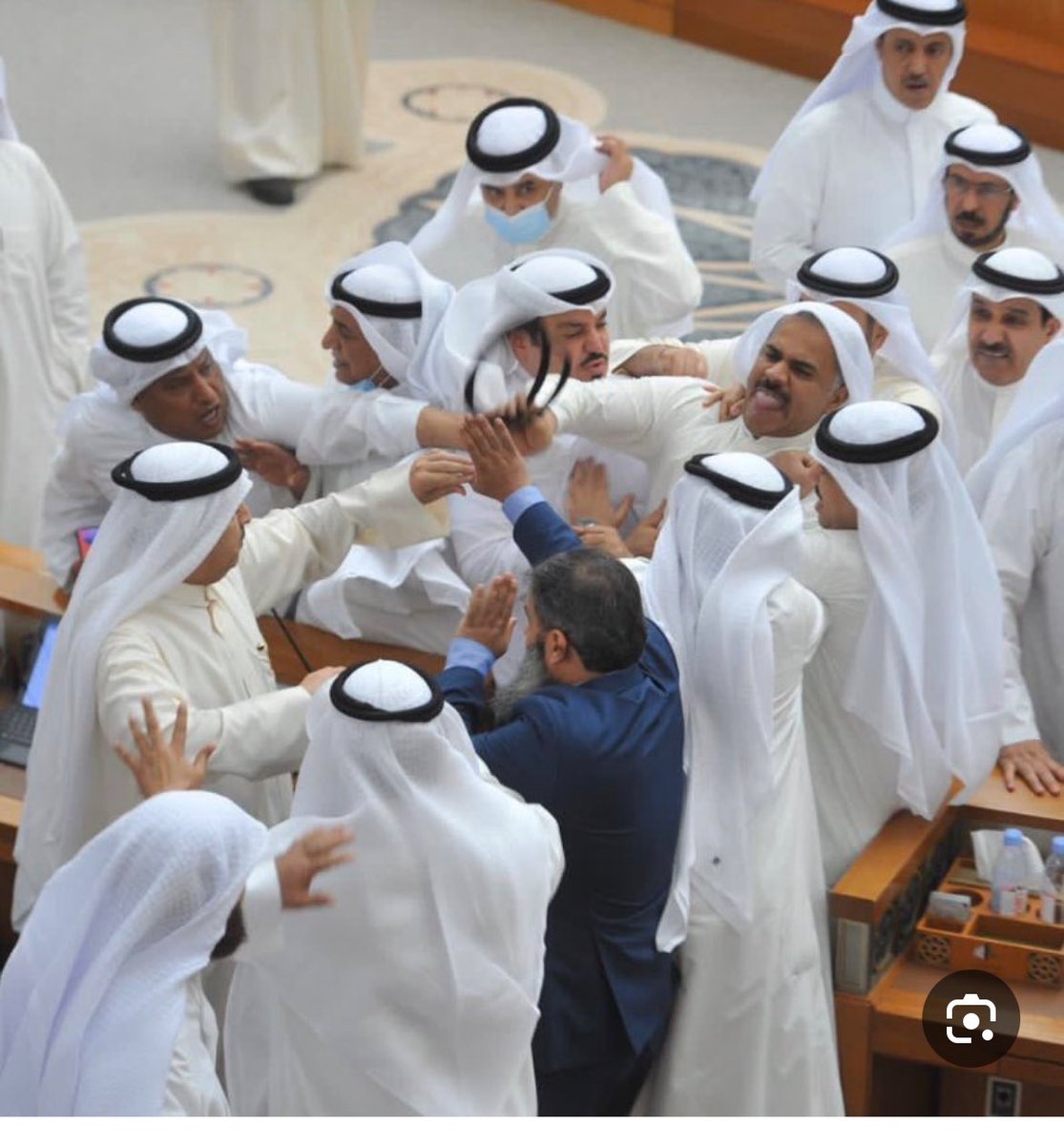 أربطوا الأحزمه 👽.

نواب للنيابه بسبب تزوير في الجنسيه..
نواب للنيابه بسبب تزوير شهادات دراسيه..
نواب للنيابه بسبب تجنيس من لايستحق..
نواب للنيابه بسبب التطاول في البنيان..
نواب للنيابه بسبب تضخم في الحسابات..

والمواطن البسيط يعاني من تضخم البروستات.

#مجلس_الأمة 
#سحب_الجناسي