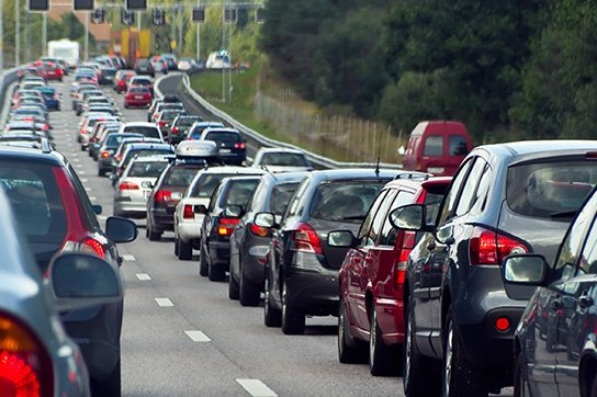 _makeanoffer's tweet image. பொது நலன் கருதி..

தீபாவளிக்கு சொந்த ஊருக்கு கார்ல போறவங்க பாத்து பத்திரமா போய்ட்டு வாங்க.

உங்க பொறுமைய சோதிக்குற மாதிரி பல சம்பவங்கள் நடக்கும் ஆனா தோனி மாதிரி கூலா இருக்கணும்.

பல அவசரக்குடுக்கைகள் ரோட்ல வருவாங்க. பைக் போற அளவுக்கு கேப் இருந்தாலும் உள்ள புகுந்து குடைச்சல்…