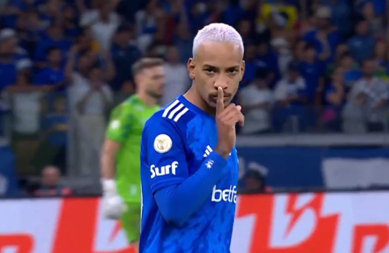 Matheus Pereira faz tudo mesmo.