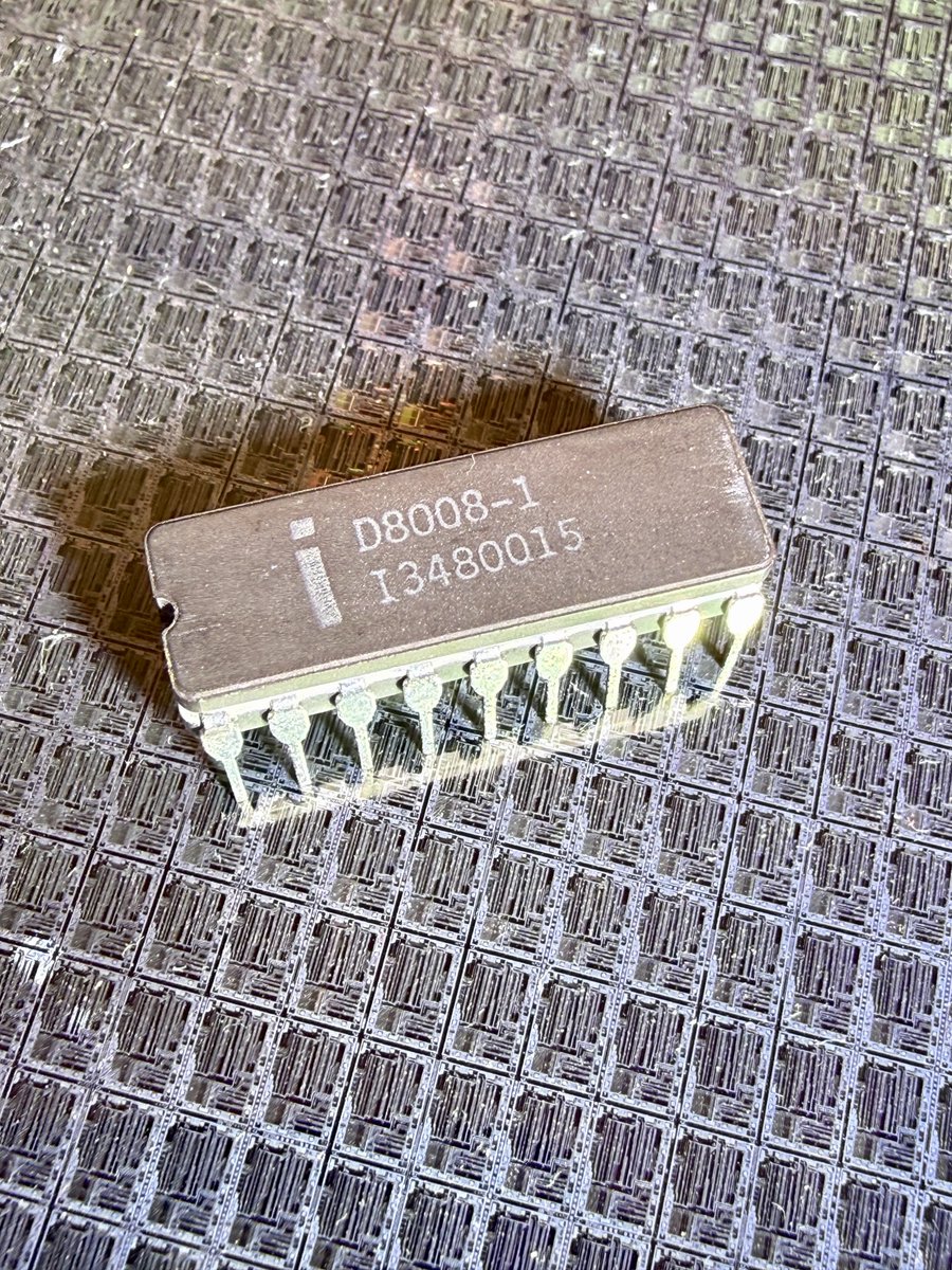 duke_cpu's tweet image. It’s #Intel‘s first 8bit #microprocessor!
This week, I finally worked on the kind donation of the awesome #computermuseum called ENTER Technikwelt in Solothurn, Switzerland. The request was to make die shots of the famous INTEL i8008 from 1972 made in 10 micron PMOS…
(1/n)