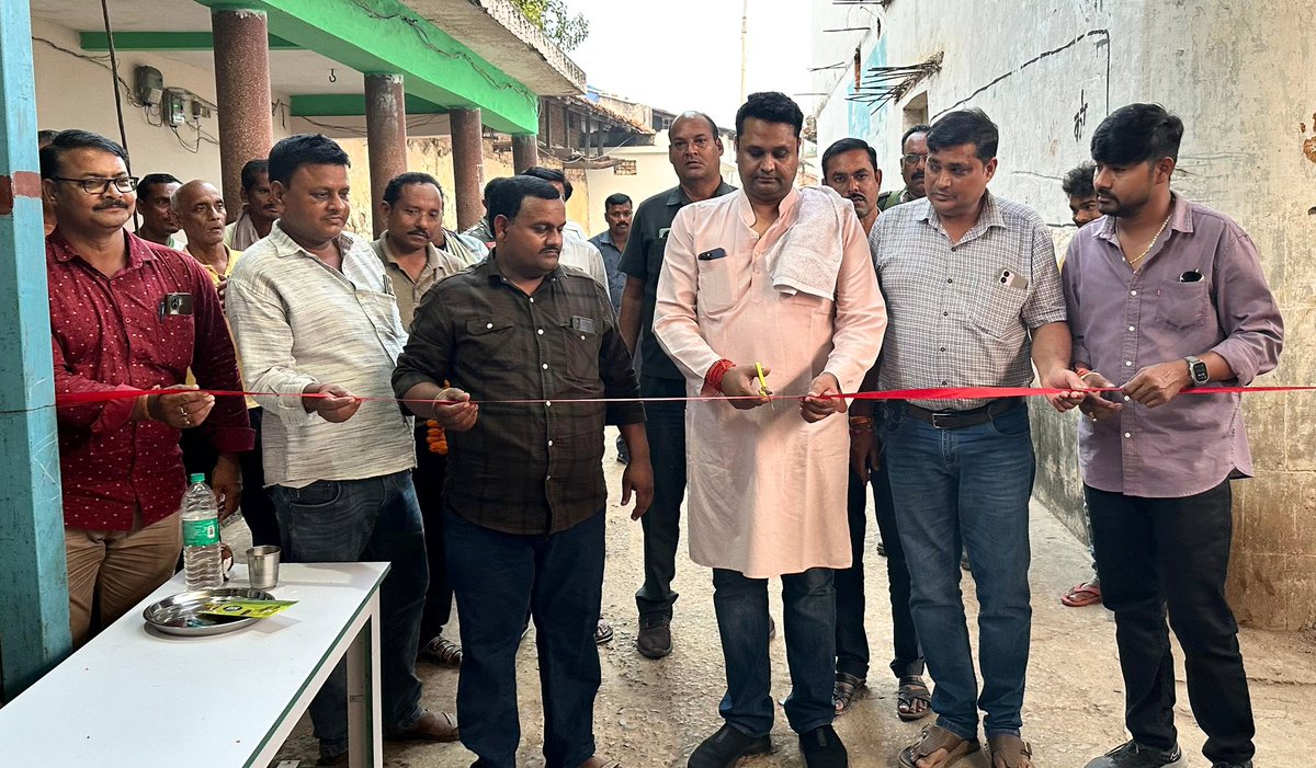 umeshpatelcgpyc's tweet image. आज अपने विधानसभा क्षेत्र के रायगढ़ विकासखंड अंतर्गत ग्राम ननसिंया और छुहीपाली में जनसंपर्क कर लोगों से भेट मुलाकात किया। इस अवसर पर ग्राम ननसिंया के उरांव पारा मोहल्ला में और धरमखूंटा के पास विधायक मद से निर्मित छज्जायुक्त शेड निर्माण का लोकार्पण किया।