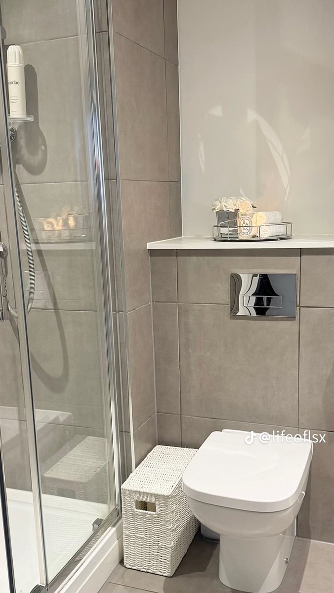 ysm_ii69's tweet image. C’est dans ce genre d’appartement que j’ai décidé de construire mon futur