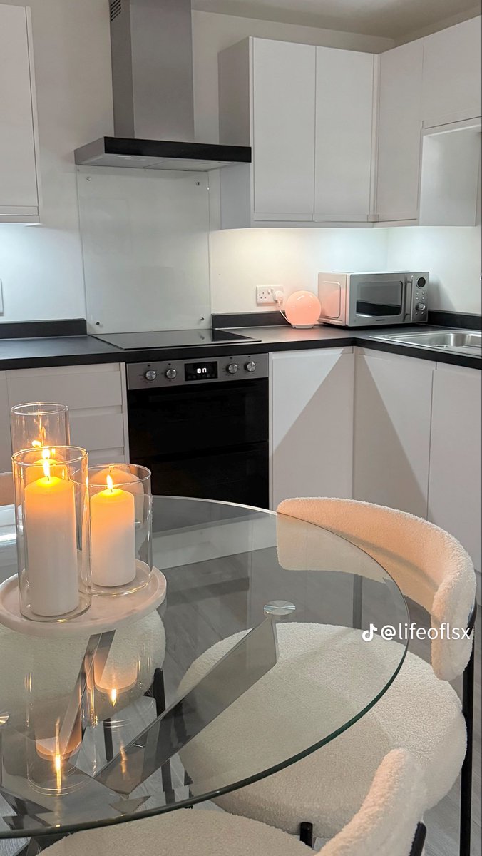 ysm_ii69's tweet image. C’est dans ce genre d’appartement que j’ai décidé de construire mon futur