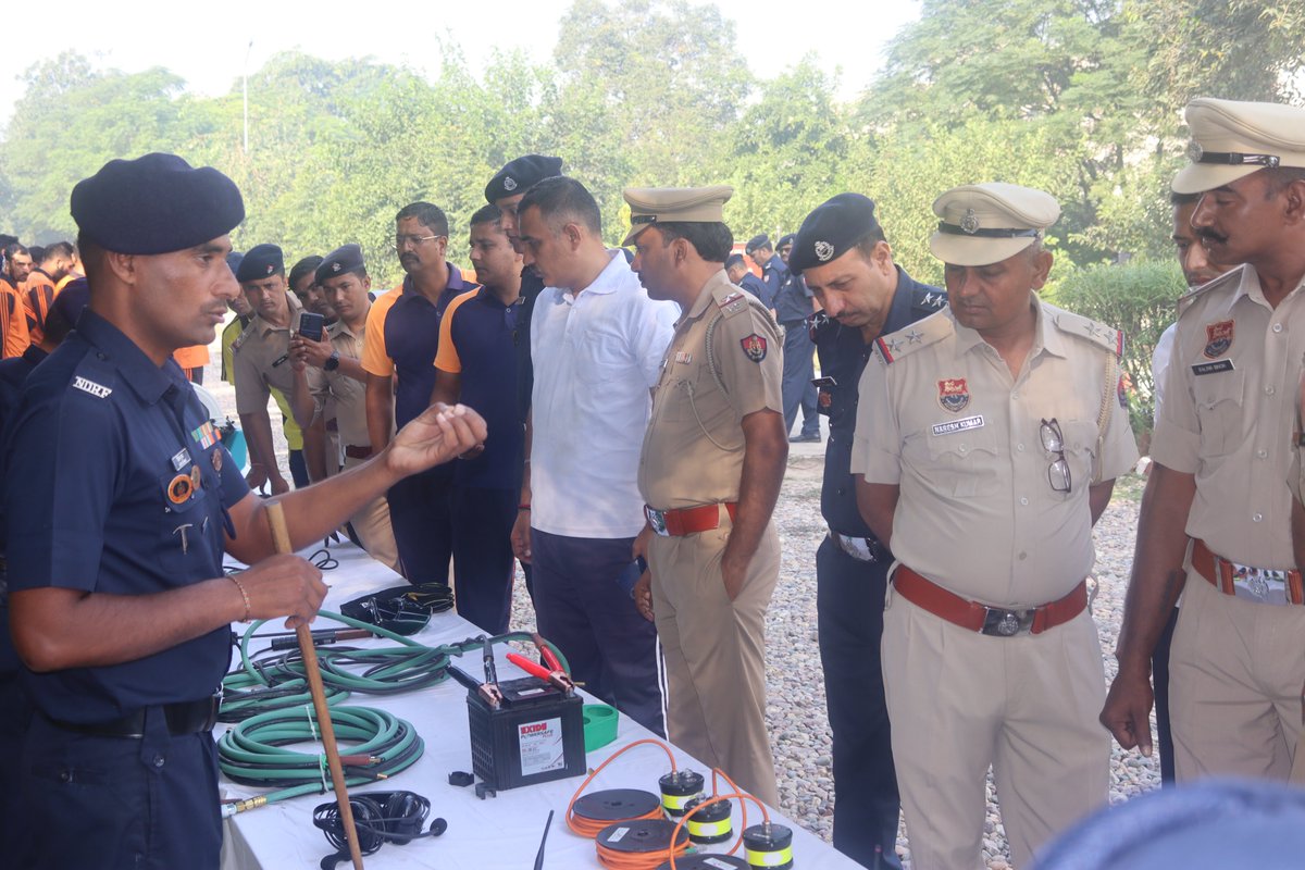 #SDRFCBRNCompetition
Regional Level CBRN (Chemical Biological Radiological and Nuclear) Competition for SDRF Teams concluded at 13th Bn NDRF, Ladhowal, Punjab. An equipment display was also organised to showcase NDRF’s capabilities to the participating SDRF teams.
<a href="/NDRFHQ/">NDRF India I राष्ट्रीय आपदा मोचन बल 🇮🇳</a>