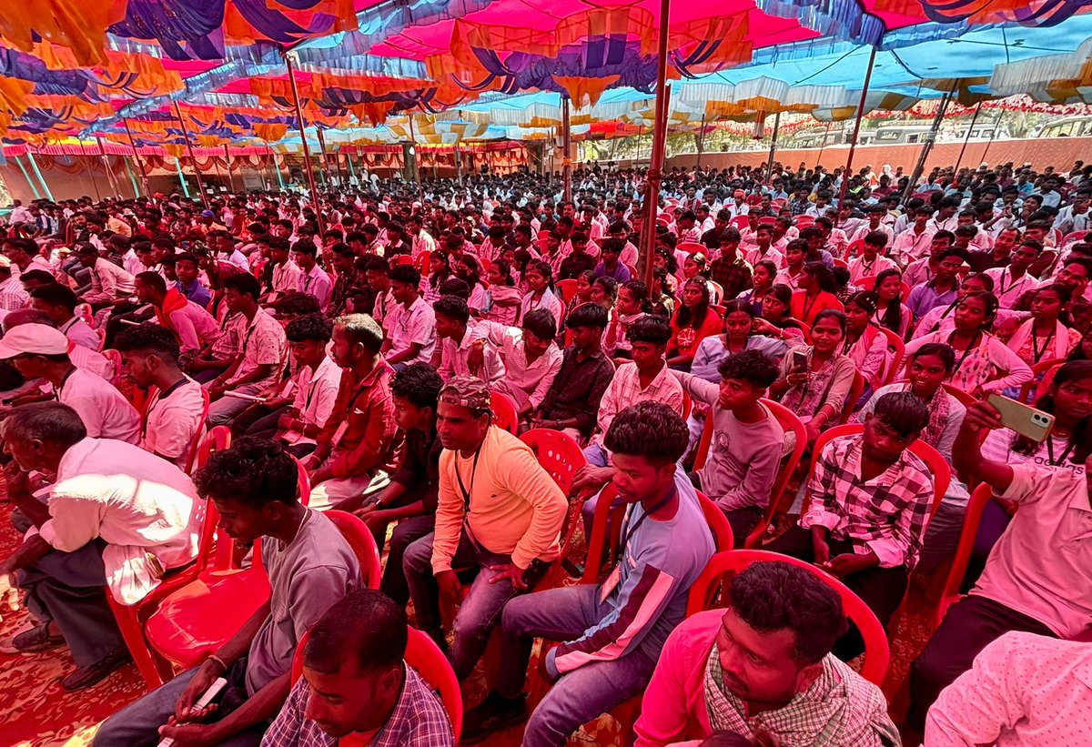 तृतीय दिवस विशेष
विकास भारती बिशुनपुर के द्वारा विगत 37 वर्षों से प्रत्येक वर्ष की भांति इस वर्ष भी महान स्वतंत्रता सेनानी जतरा टाना भगत जी के स्मृति में आदिम जनजातीय (पीवीटीजी) के लिए समर्पित सिंगबोंगा मैराथन दौड़ [नेतरहाट से चिंगरी, 28 किमी०] तक का आयोजन किया गया।