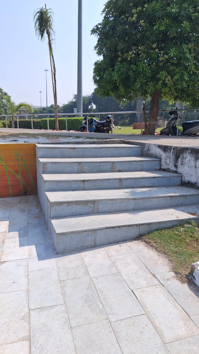 Officers and staff of CGST Audit Commissionerate Lucknow under <a href="/cgstluckzone/">CGST Lucknow Zone</a> participated in cleaning of Chhath Puja Ghat, Lucknow under SWACHHOTSAV 2025 <a href="/cbic_india/">CBIC</a>
