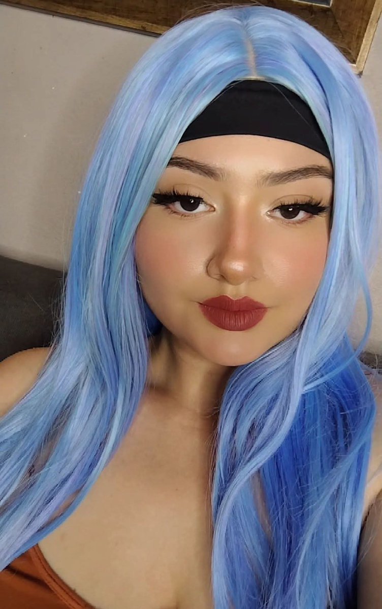 I don’t even need to speak for you to feel the urge to send me money. 💋 Paypig 
#Loser #goddess #paypig #humanatm #findomme #drain #findom