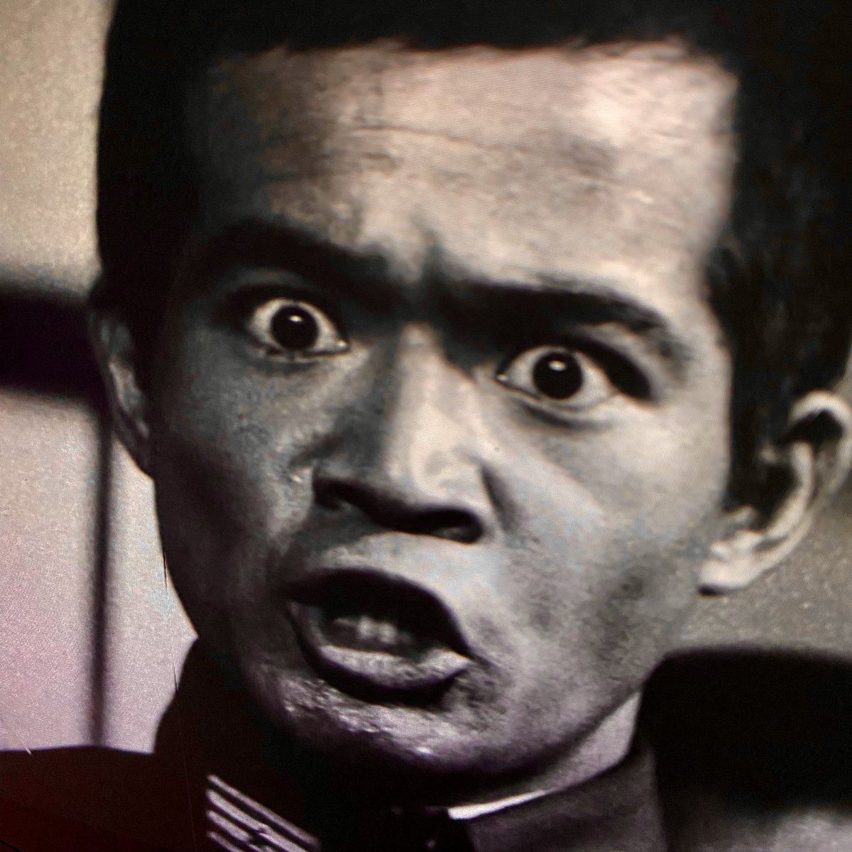 nikurin_29's tweet photo. 「日本のいちばん長い日」岡本喜八監督（1967年版の映画）は黒沢年雄が畑中少佐。原田眞人監督（2015年版の映画）は松坂桃李が畑中少佐。どちらも狂気の軍人を演じている。 https://t.co/F8nlVWCbIh