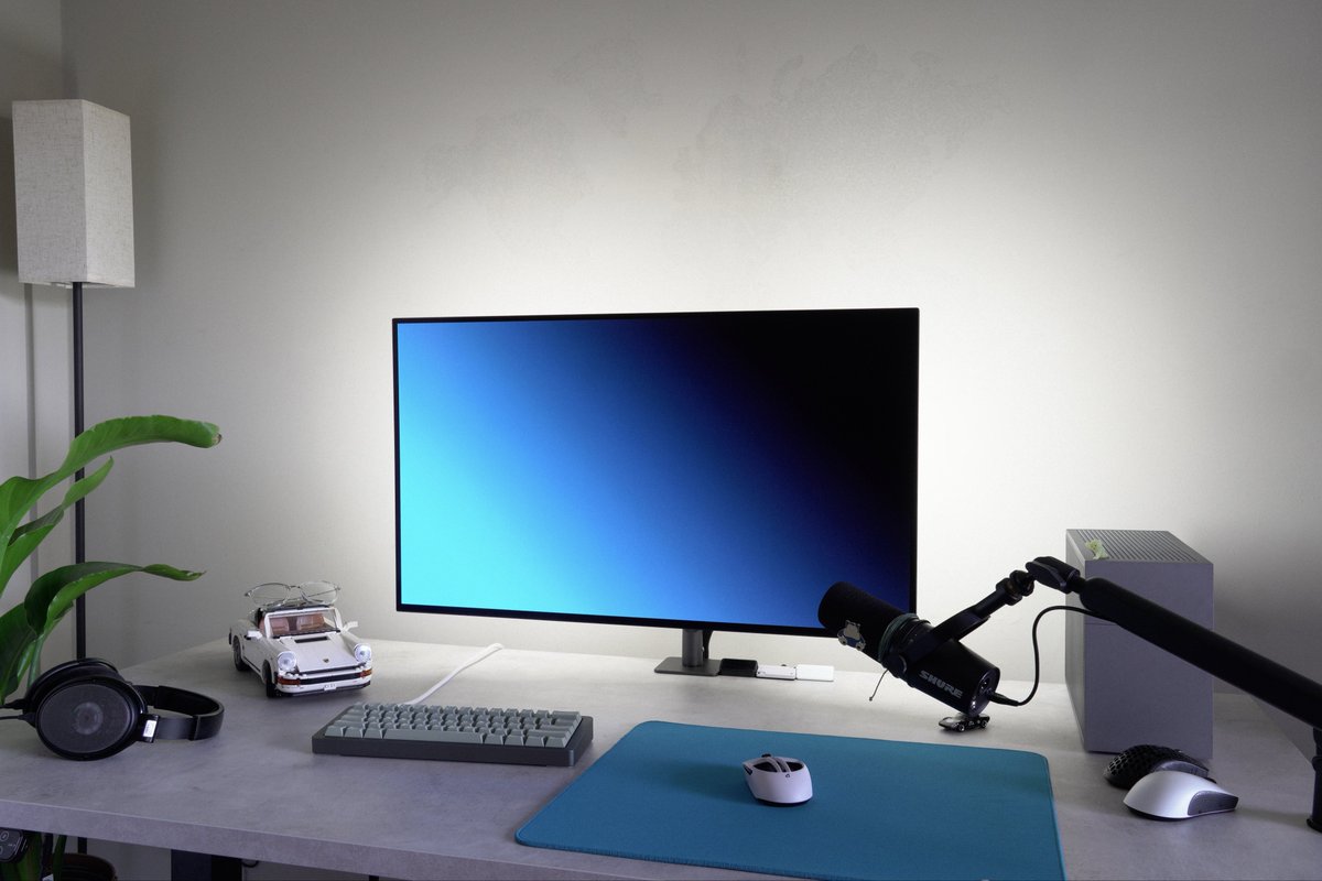 wwoIff's tweet image. Messy desk 🤥 #desksetup