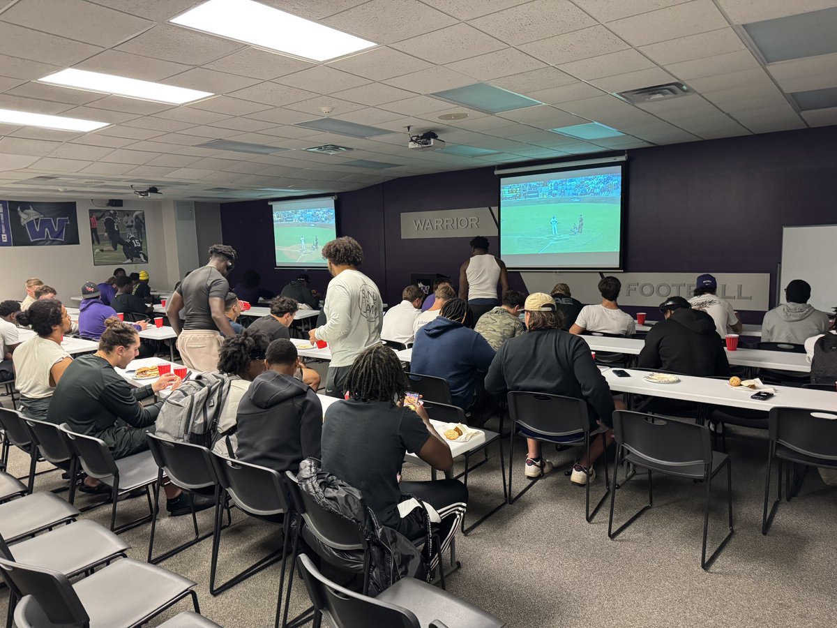 Coach_Clarey's tweet photo. Had a great time last night enjoying some fellowship and a meal as a defense! Thank you to Jadon for giving a great message from the book of Luke! It was a much needed recharge to end our bye week! Ready to continue to build these last few weeks! @wu_football https://t.co/CMErbe3d3N