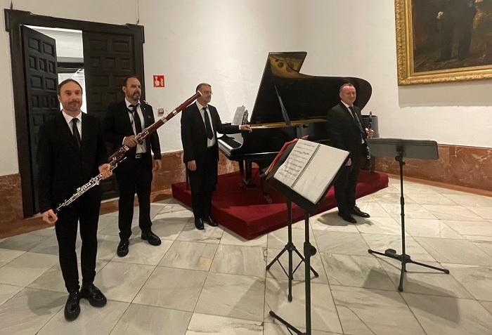Sevilla i #Llíria projecten el seu patrimoni a través de la música infoturia.com/lliria/80185-s… <a href="/aytolliria/">Ajuntament de Llíria</a> <a href="/UNESCO_es/">UNESCO en español 🏛️#Educación #Ciencia #Cultura</a> <a href="/PGarcia_Latorre/">Paco García Latorre</a>